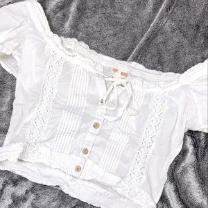 Women’s white vintage crop top